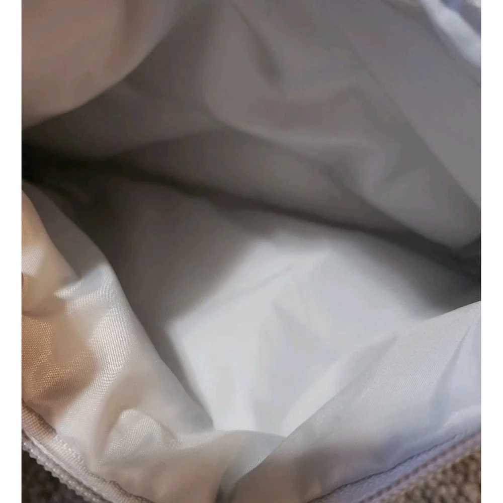 SMOOCH LIPS Metalic Silver Puffy Make Up Bag Cosmetic Clutch Puffer Bag Zip NWOT